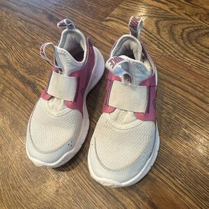 Nike Kids Sneakers in Pink and Gray